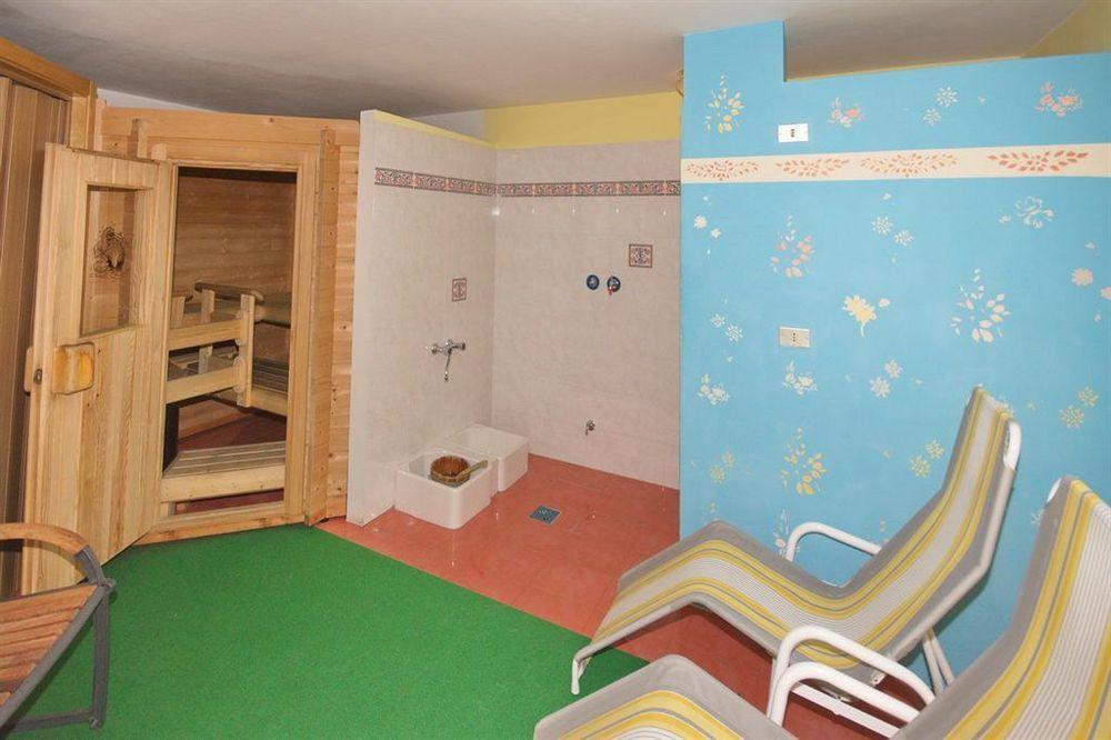 Hotel Villa Mozart Pozza di Fassa Esterno foto