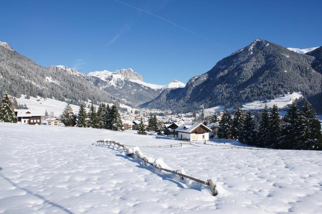 Hotel Villa Mozart Pozza di Fassa Esterno foto