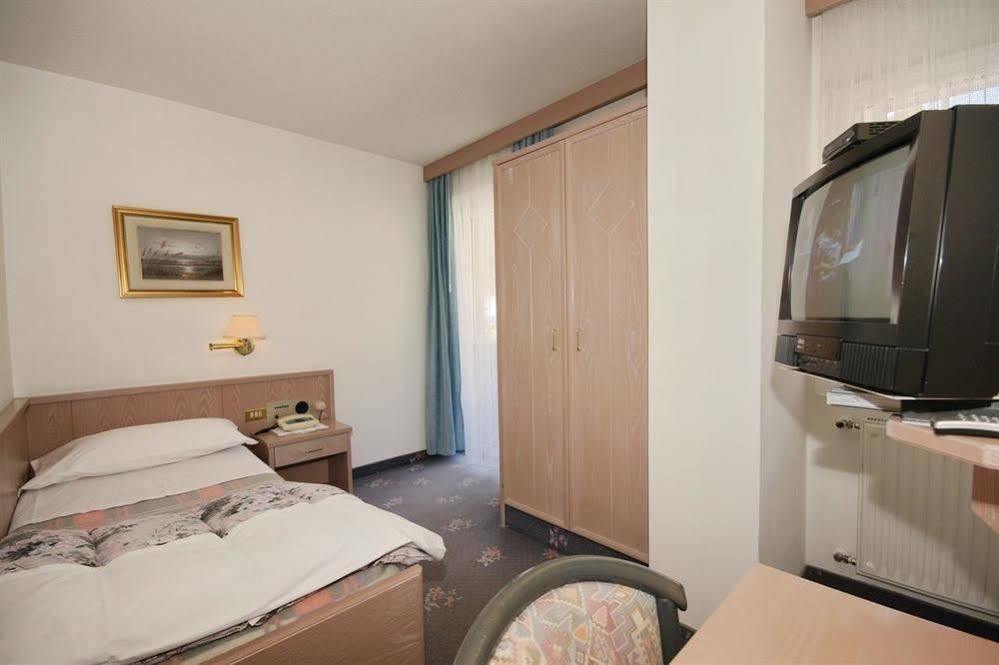 Hotel Villa Mozart Pozza di Fassa Esterno foto