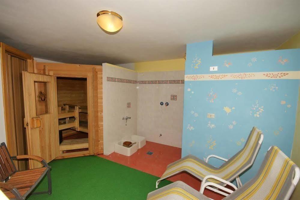 Hotel Villa Mozart Pozza di Fassa Esterno foto