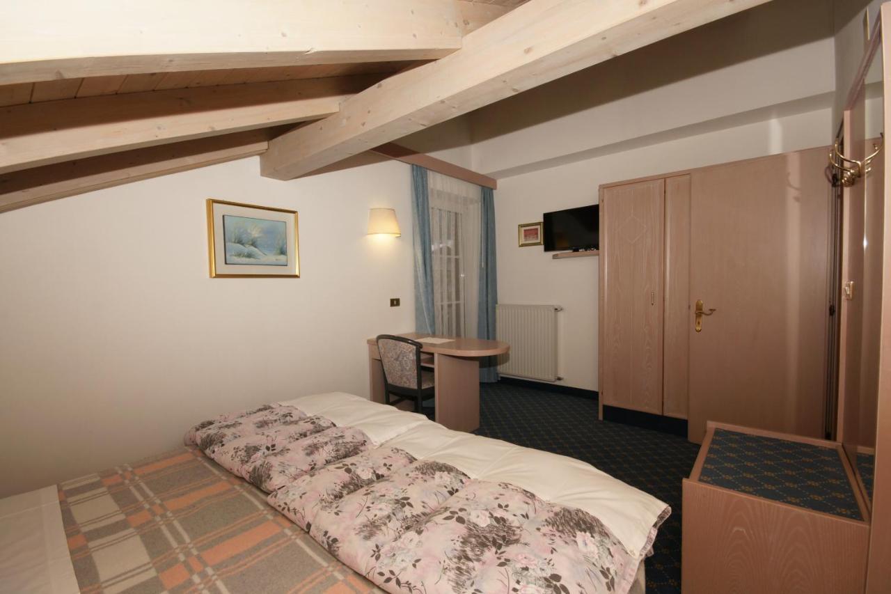 Hotel Villa Mozart Pozza di Fassa Esterno foto