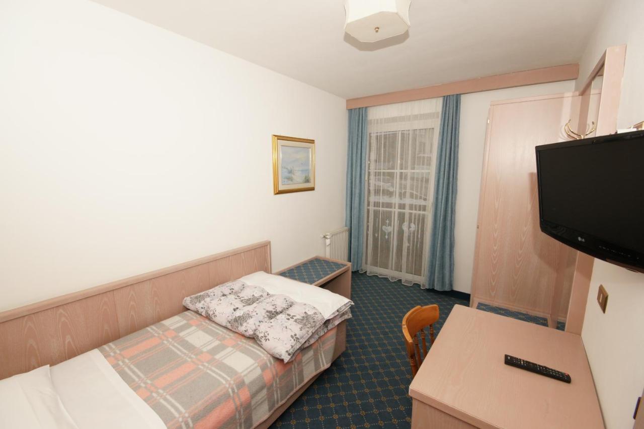 Hotel Villa Mozart Pozza di Fassa Esterno foto
