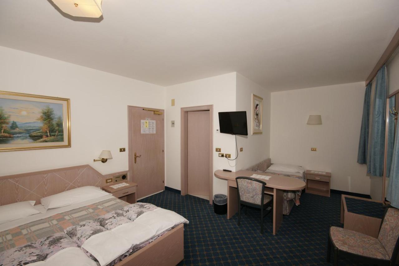 Hotel Villa Mozart Pozza di Fassa Esterno foto