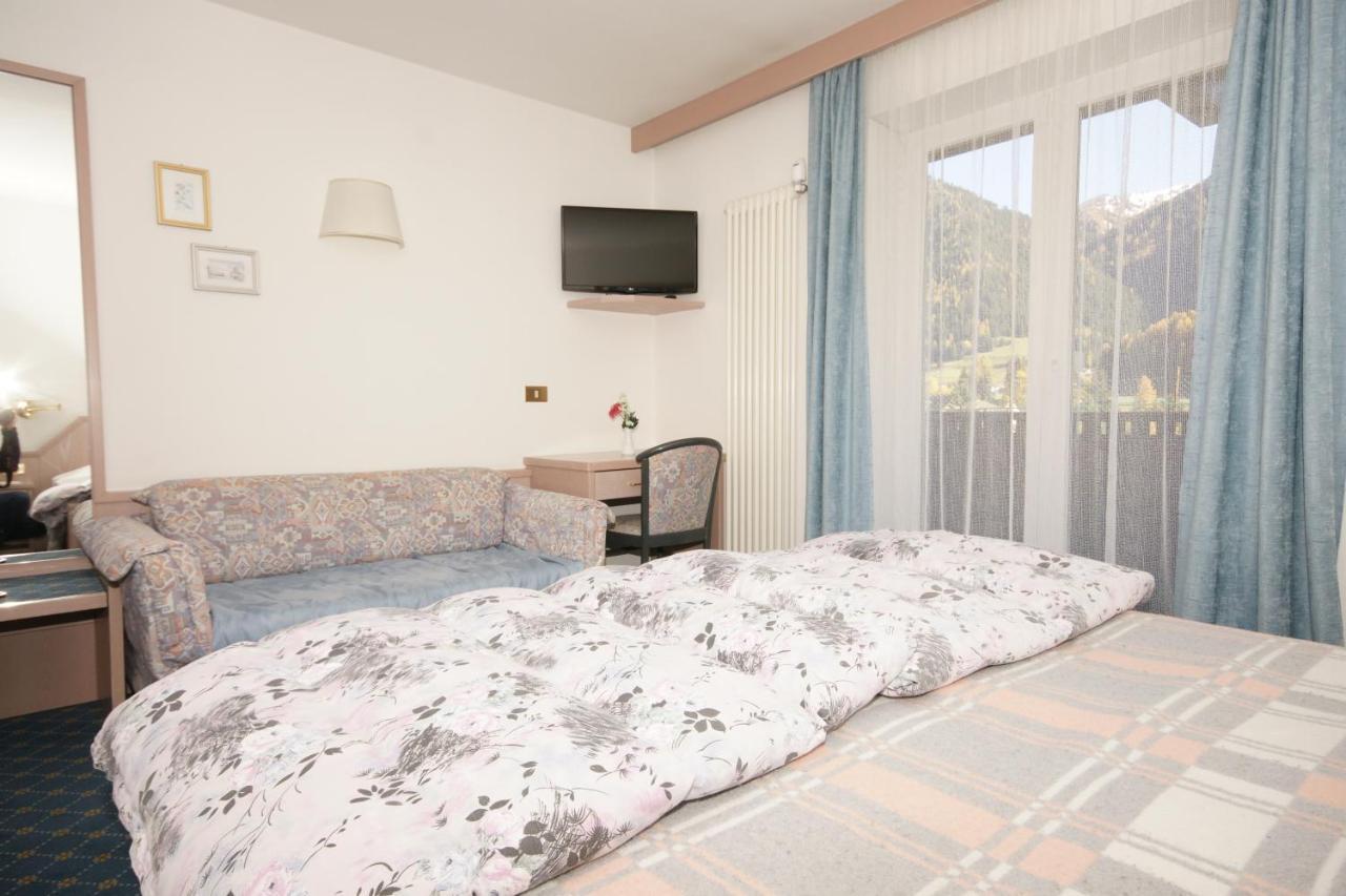 Hotel Villa Mozart Pozza di Fassa Esterno foto