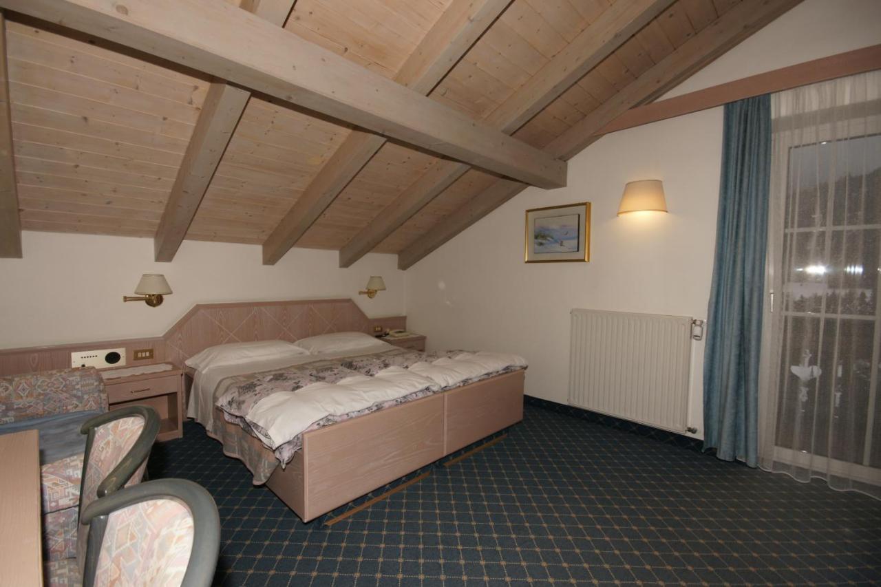 Hotel Villa Mozart Pozza di Fassa Esterno foto