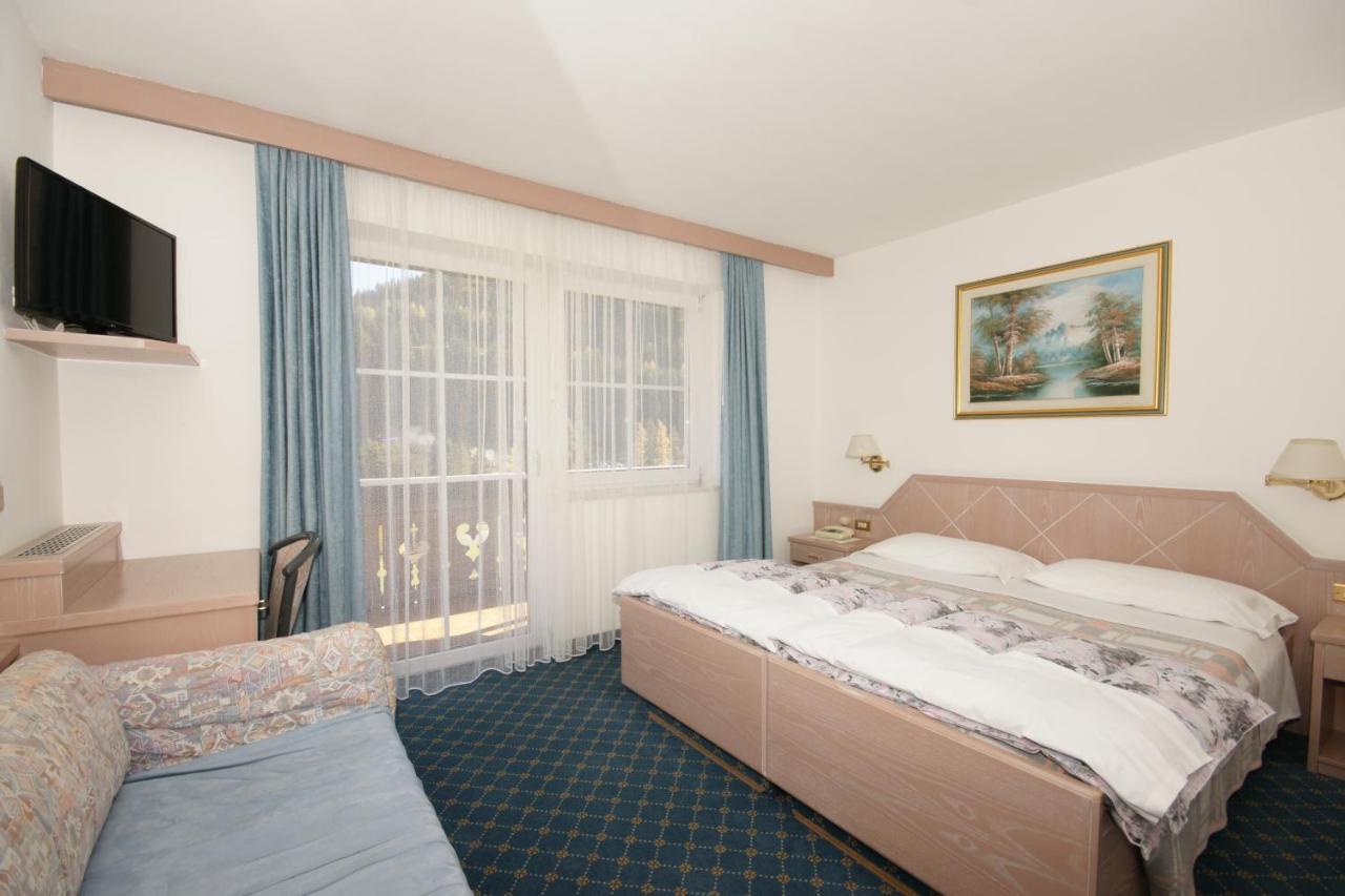 Hotel Villa Mozart Pozza di Fassa Esterno foto
