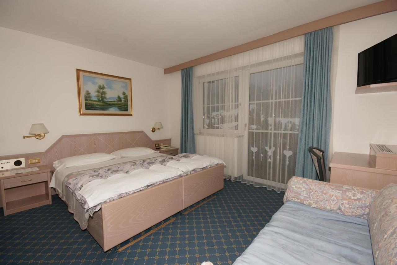 Hotel Villa Mozart Pozza di Fassa Esterno foto