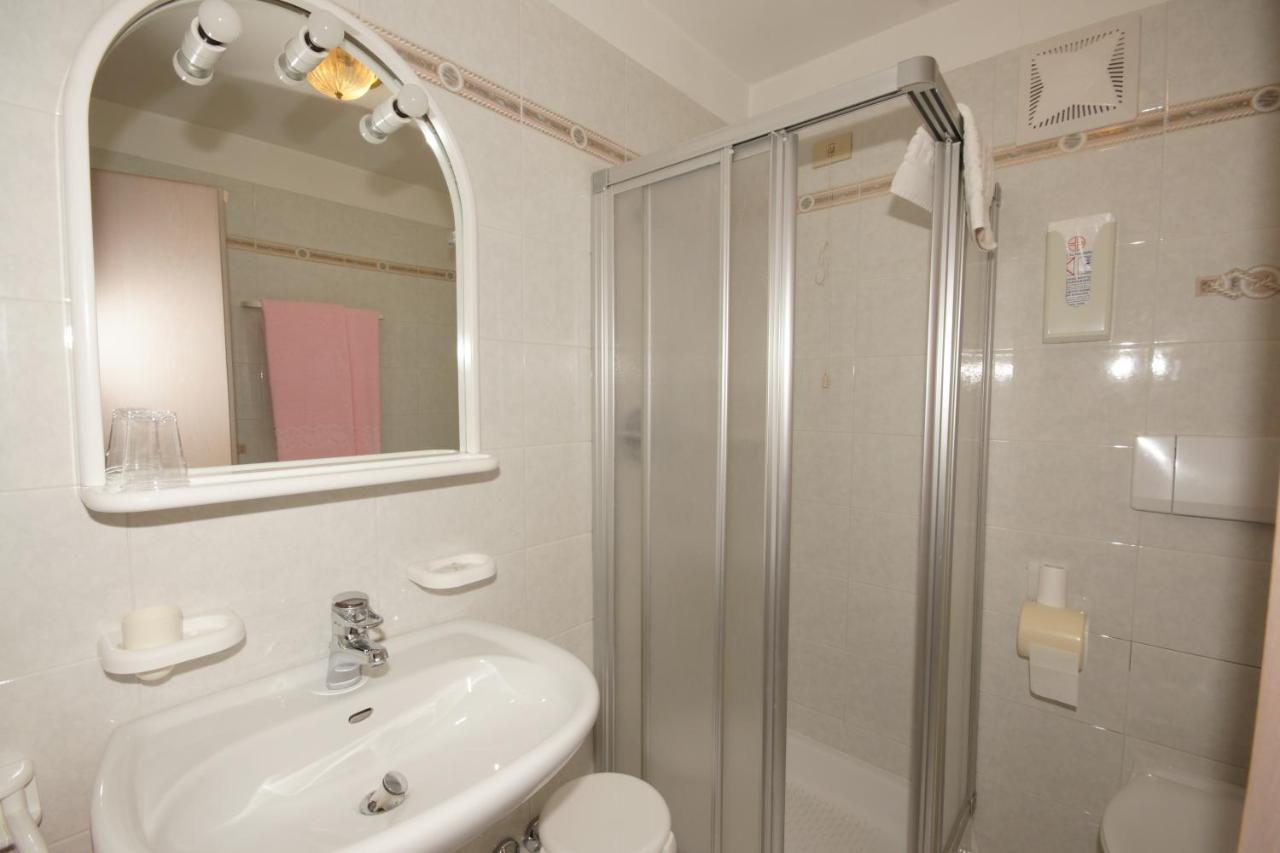 Hotel Villa Mozart Pozza di Fassa Esterno foto