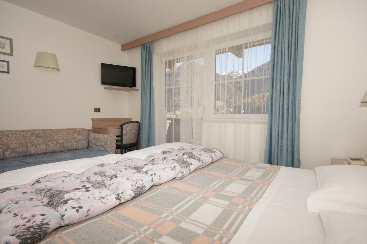 Hotel Villa Mozart Pozza di Fassa Esterno foto
