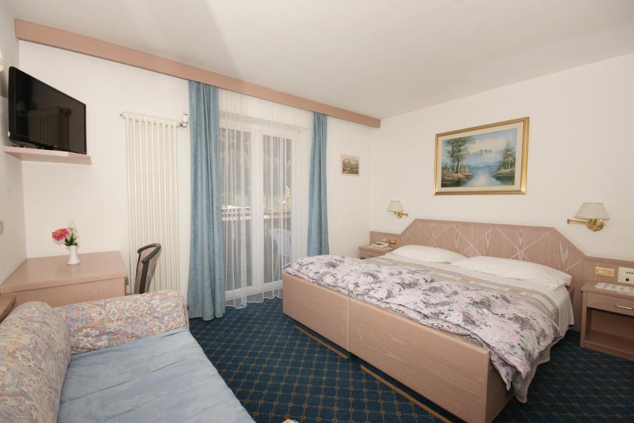 Hotel Villa Mozart Pozza di Fassa Esterno foto