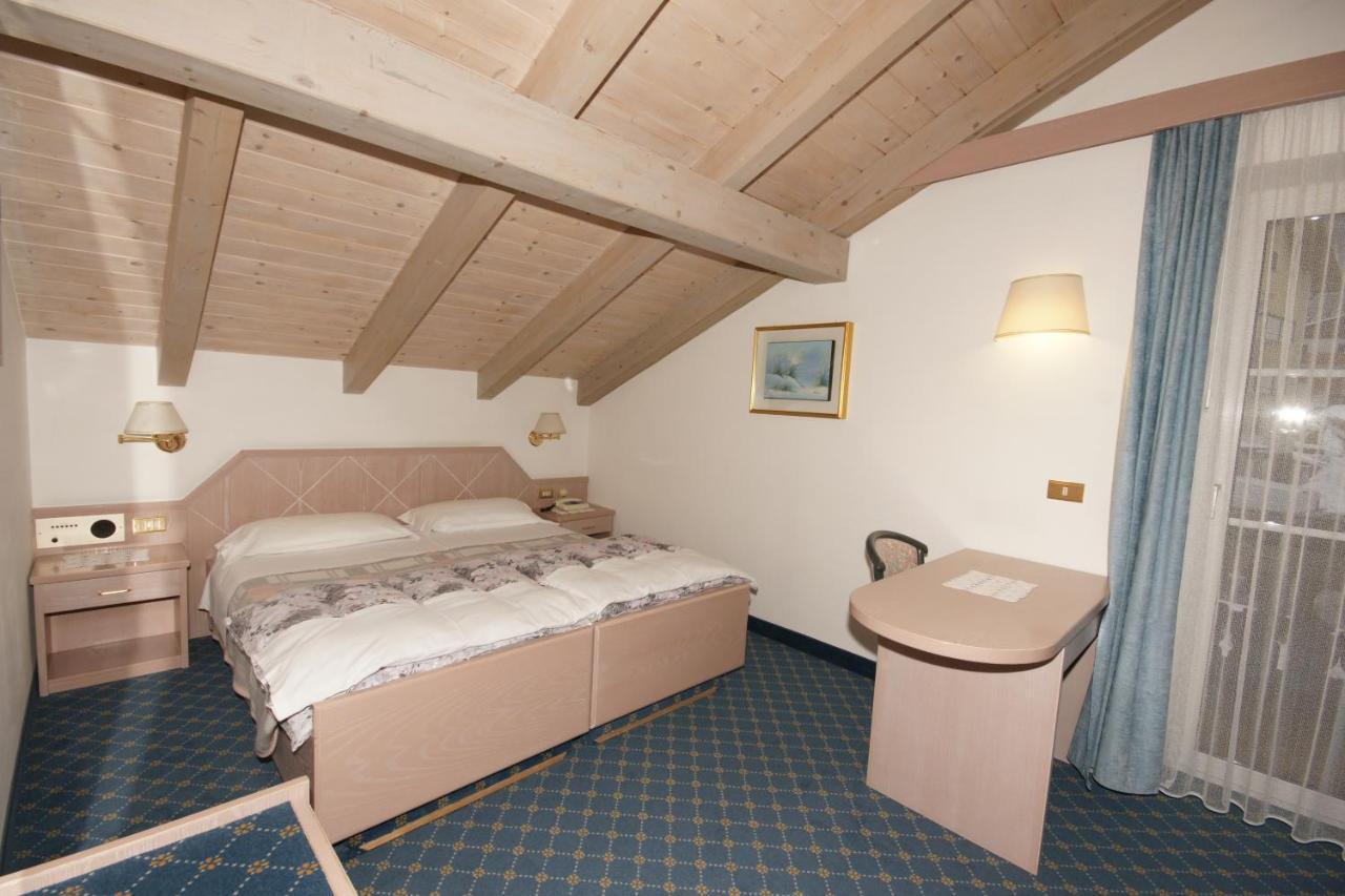 Hotel Villa Mozart Pozza di Fassa Esterno foto